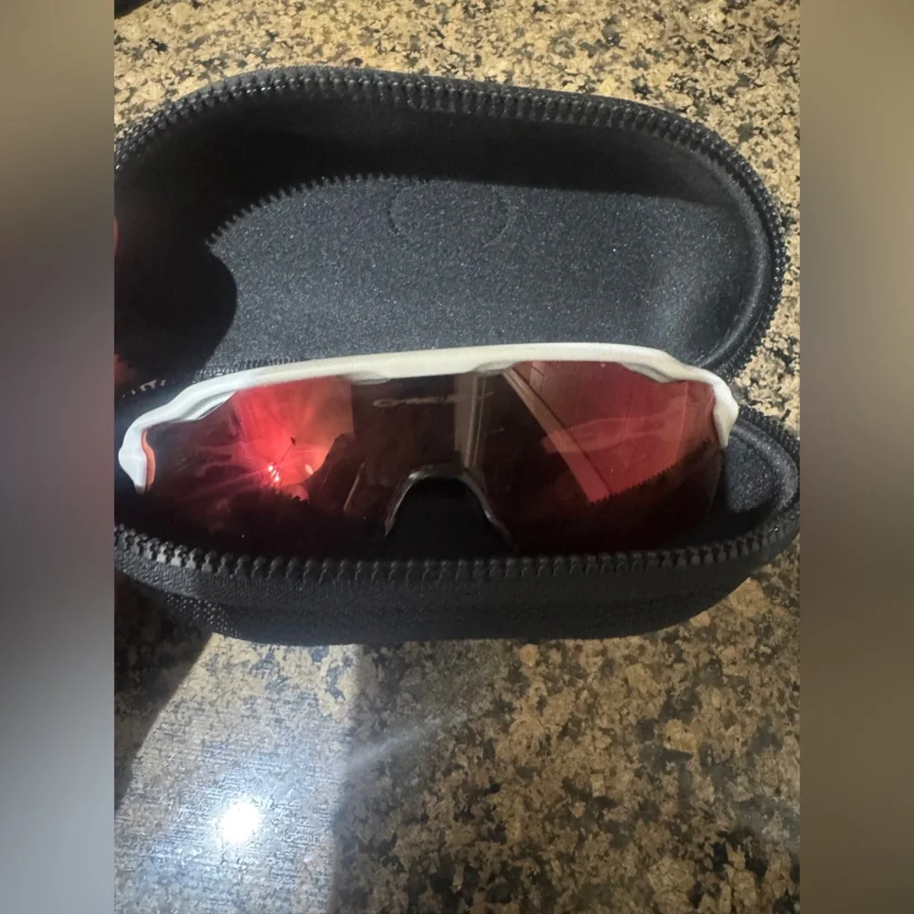 Oakley Prizm Field Glasses with White and Pink Lenses